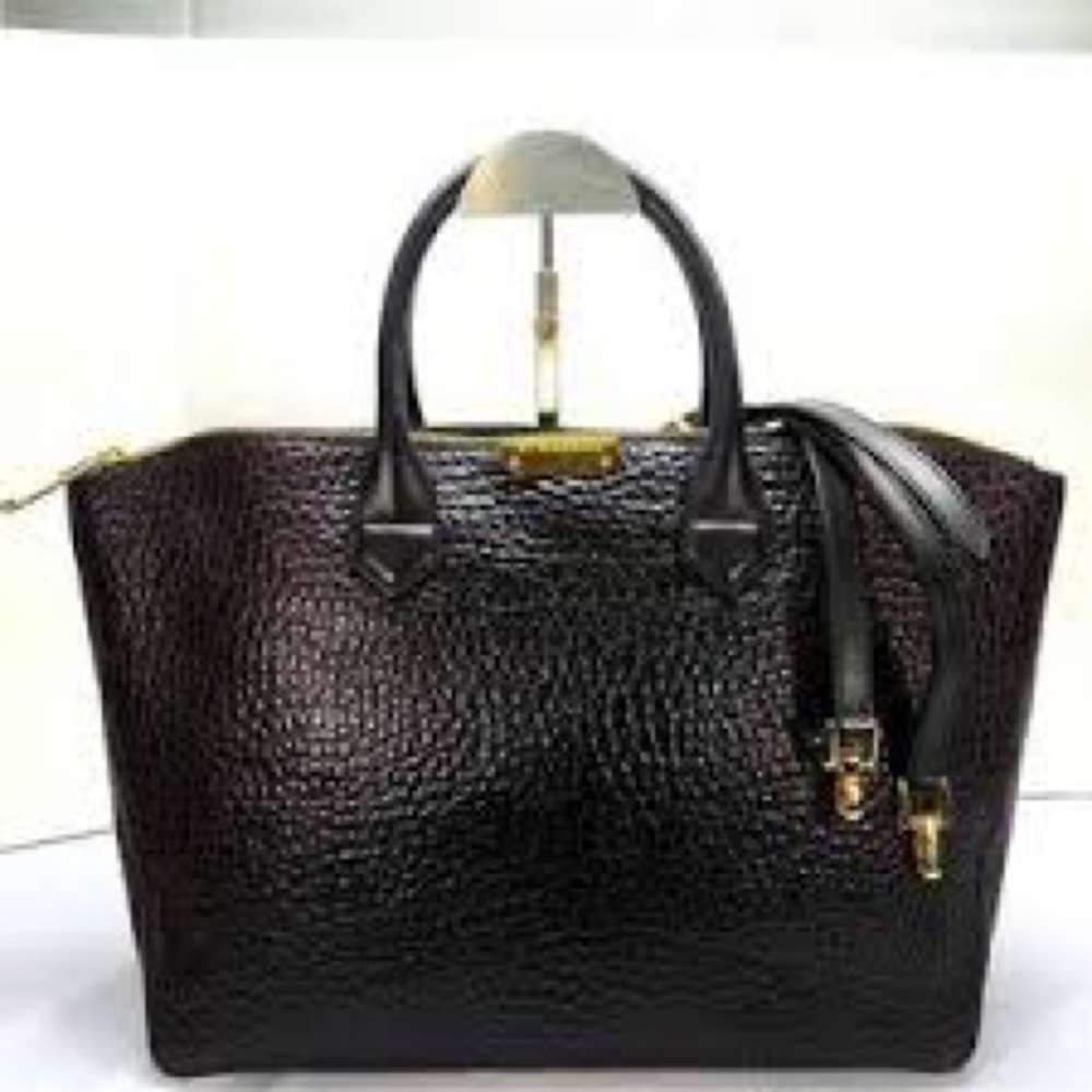 Burberry Heritage Grained Leather Dewsberry Tote Bag in Black Burgundy Leather